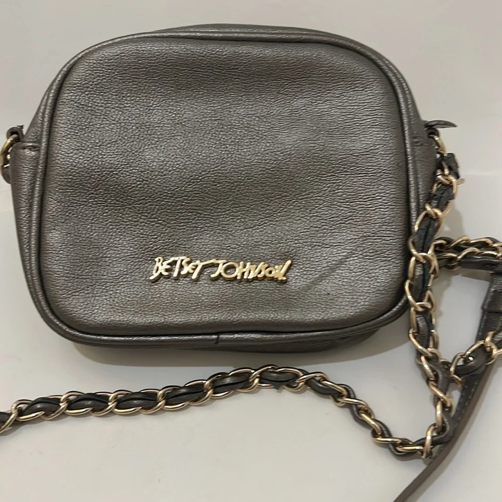 RARE BETSEY JOHNSON Pewter Leather Crossbody Chain Strap Purse with Rose Buttons